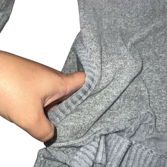 Maurices Grey Heathered Lace Accent Top - Size 1 - Picture 4 of 11